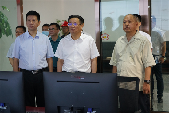 2022年7月30日湖南省工業(yè)和信息化廳廳長(cháng)雷紹業(yè)、張家界市委副書(shū)記、代市長(cháng)王洪斌等領(lǐng)導一行，到公司視察調研