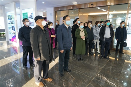 12月14日，張家界市政協(xié)黨組書(shū)記、主席歐陽(yáng)斌一行來(lái)到張家界高新區萬(wàn)眾實(shí)業(yè)集團有限公司，宣講黨的二十大精神